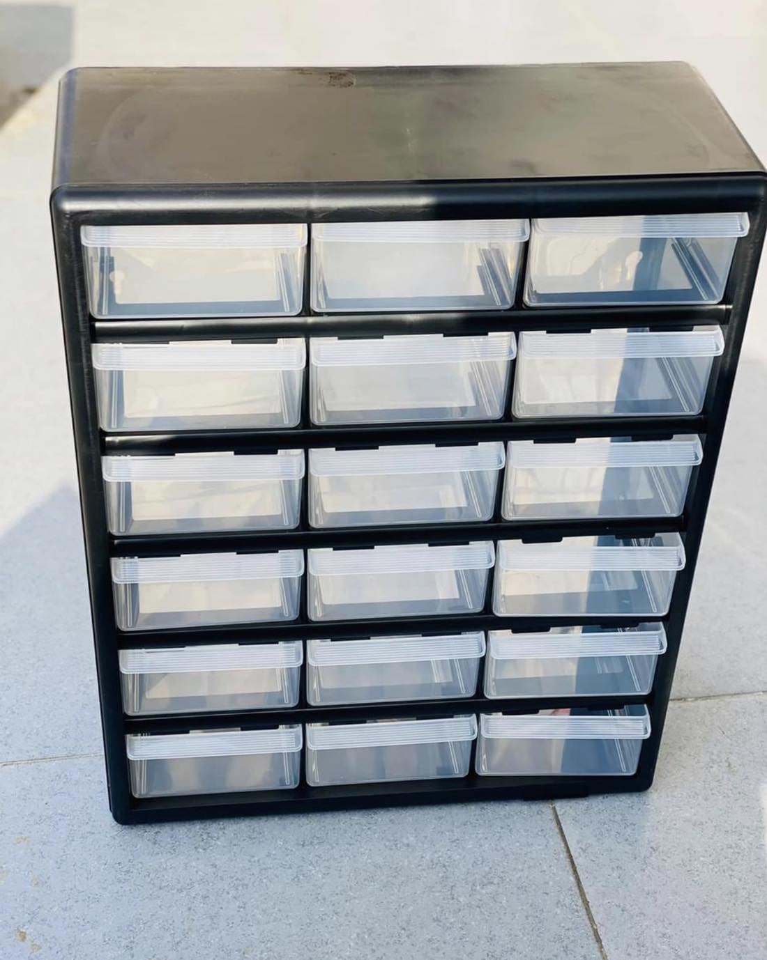18 DRAWER PLASTIC PARTS STORAGE HARDWARE AND CRAFT CABINET