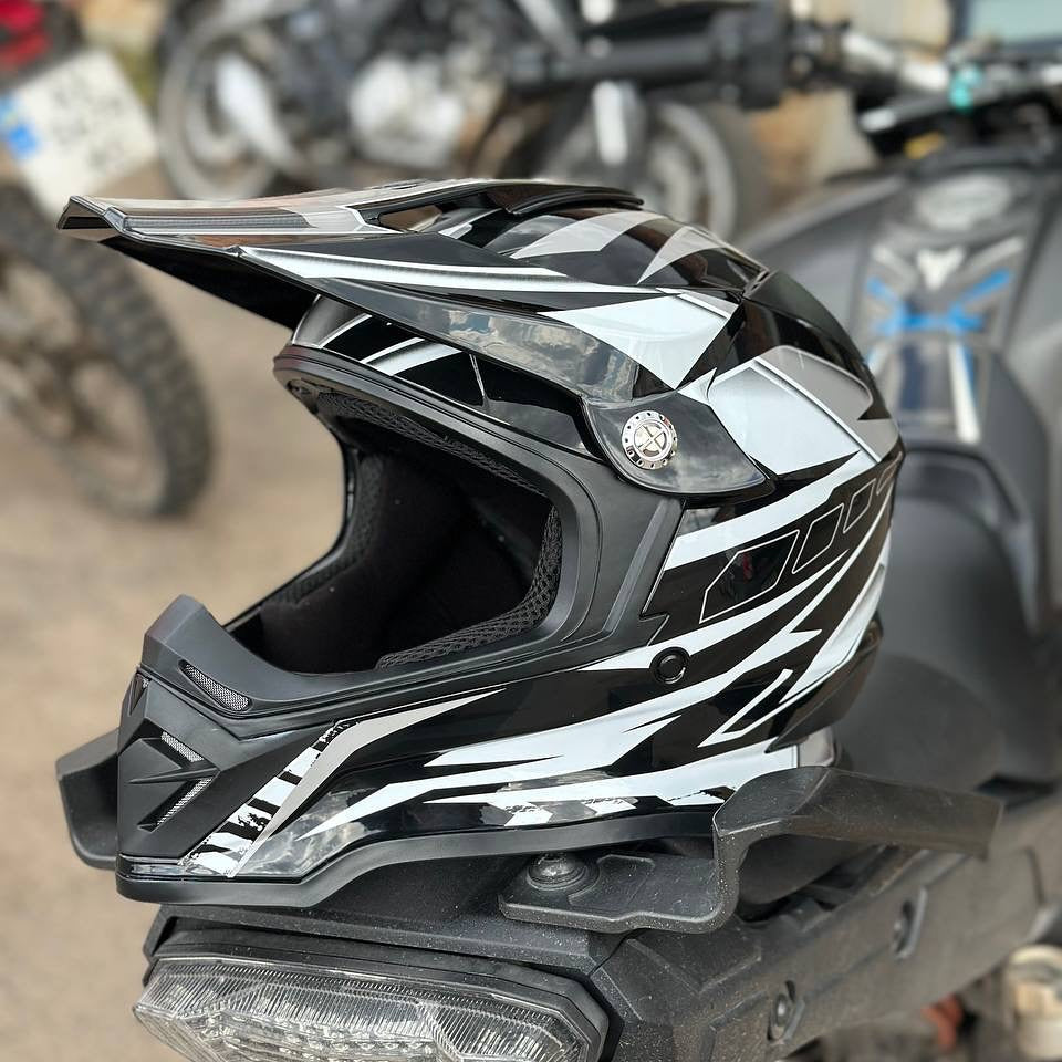 HELMET BLACKLION  BLACK WHITE