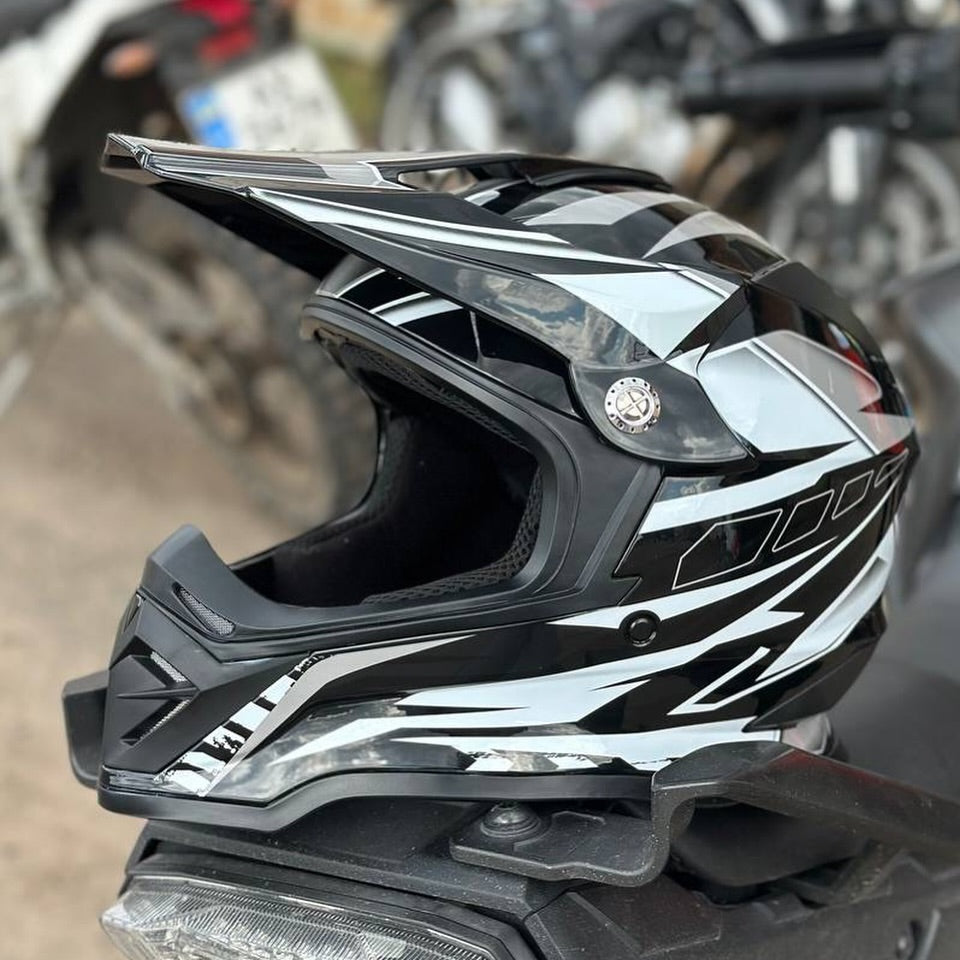 HELMET BLACKLION  BLACK WHITE