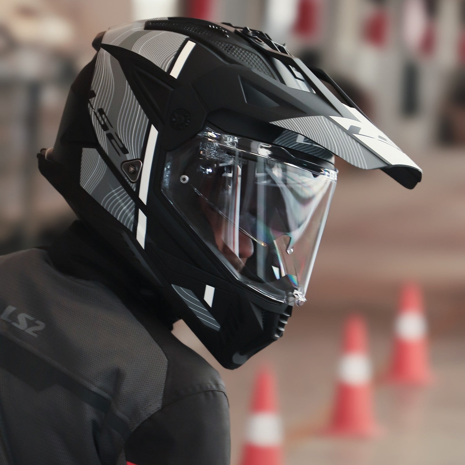 HELMET ‏LS2 MX702 PIONEER II HILL BLACK WHITE